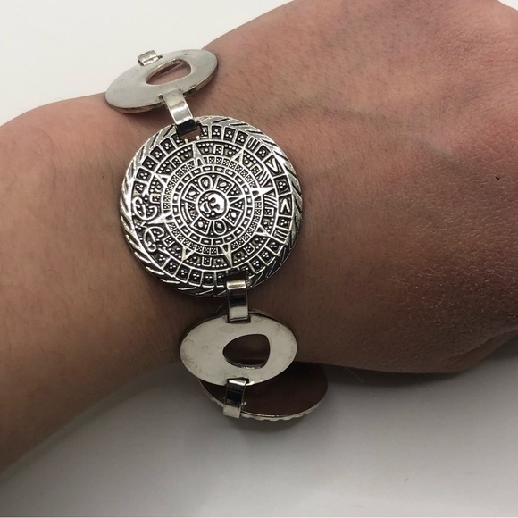 Vtg Silver Plated Mayan Disc Circle Link Bracelet 8.5” - Picture 2 of 5